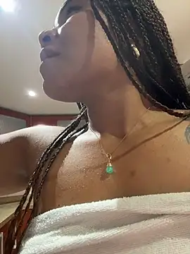 Hannagarces: онлайн-секс-чат