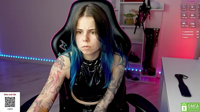 QueenAliceX élő XXX-chatje