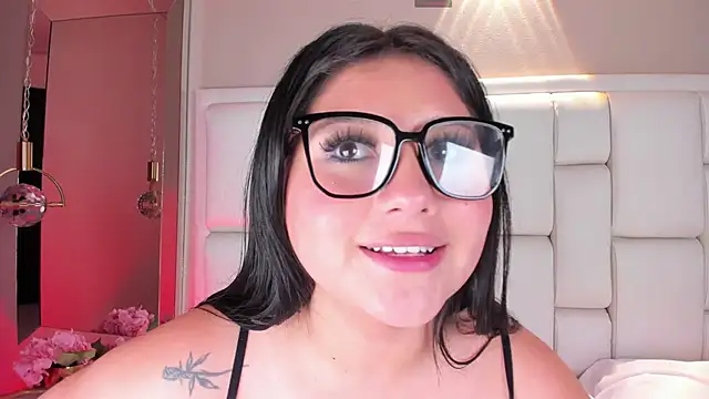 AvyMilton Chat XXX live