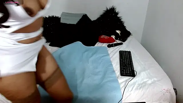 Chatroom XXX en direct de Lunasquirt1985