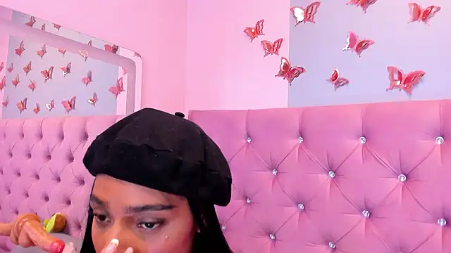 EmmaEbony_ élő XXX-chatje