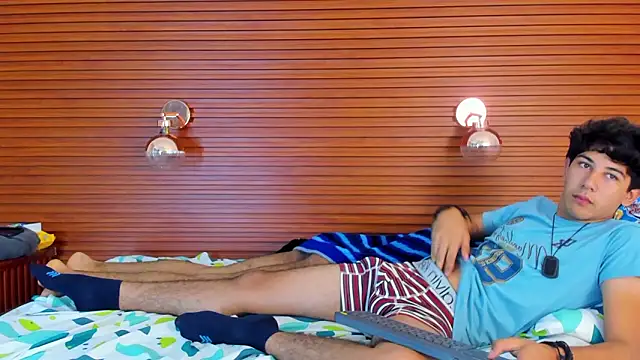 PeakkTwiins' Live XXX Chat