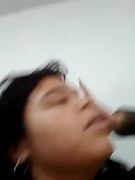 SabinaMerchetti élő XXX-chatje