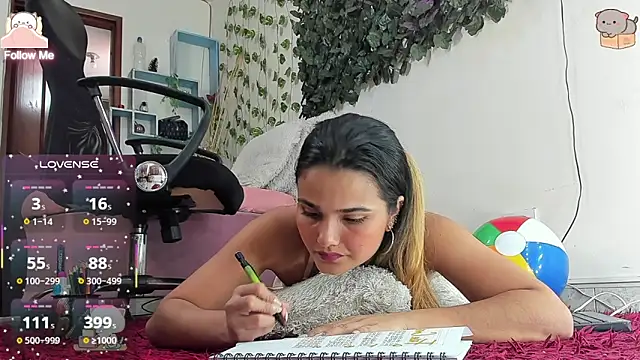 DestinyHills' Live XXX Chat