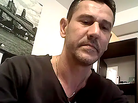 mastercharisma35 Adlı Modelin Canlı XXX Sohbeti