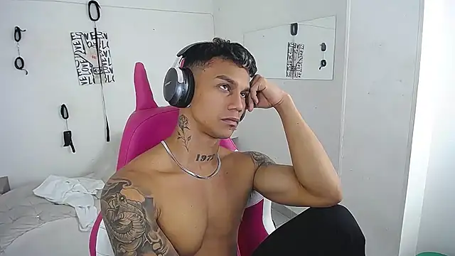 Leonard_Price Chat XXX live