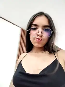 eimi_rosse18 Chat XXX live