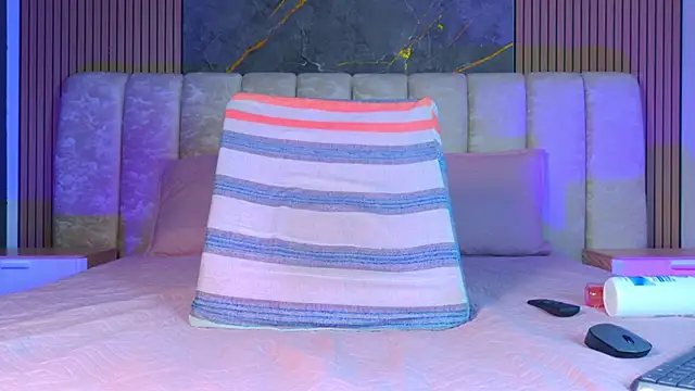 mia_scot élő XXX-chatje