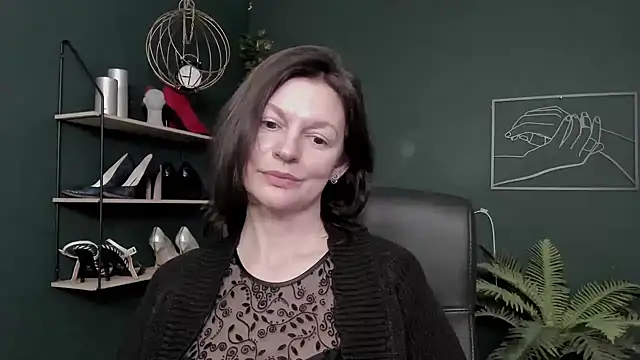 VivianWILD Adlı Modelin Canlı XXX Sohbeti