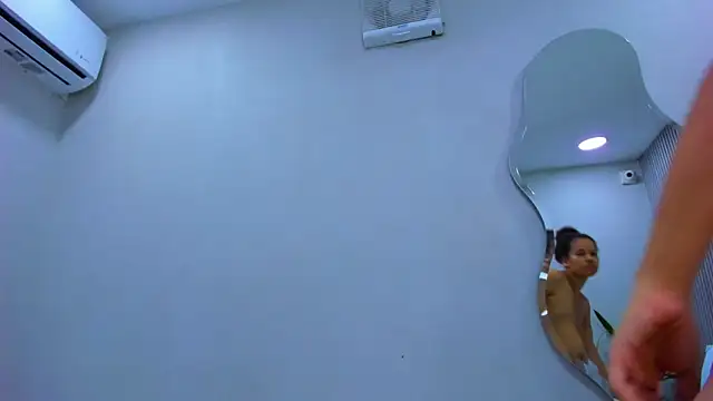 agata18_ Adlı Modelin Canlı XXX Sohbeti