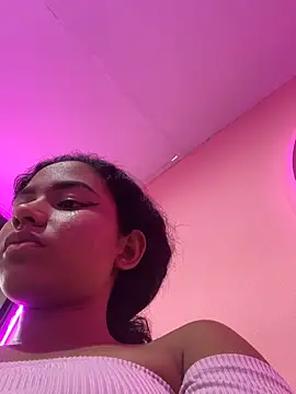 Tatianapink18 Adlı Modelin Canlı XXX Sohbeti