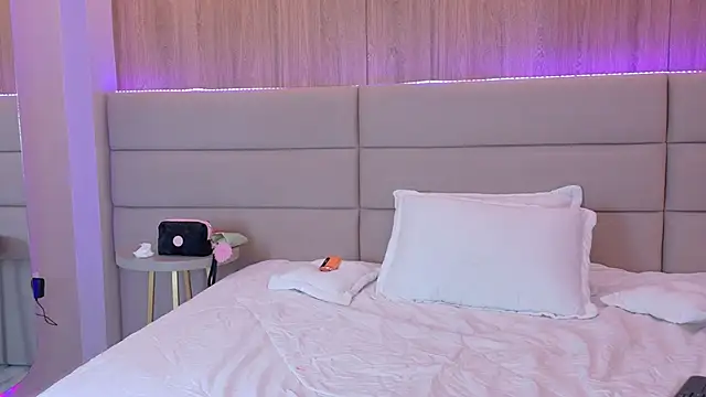 zarah_queen Show in webcam