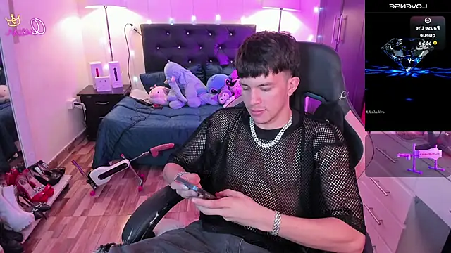 DominicPrince Adlı Modelin Canlı XXX Sohbeti