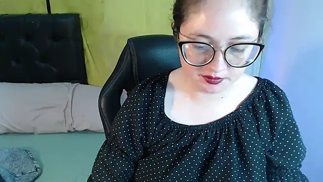 دردشة KrystalAdams الجنسية المباشرة