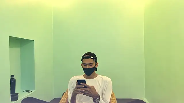 zihan777 Show in webcam