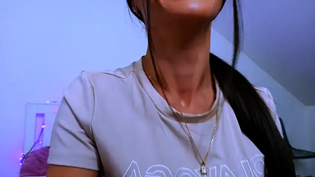 Show modela GabiCarter na web-kameri