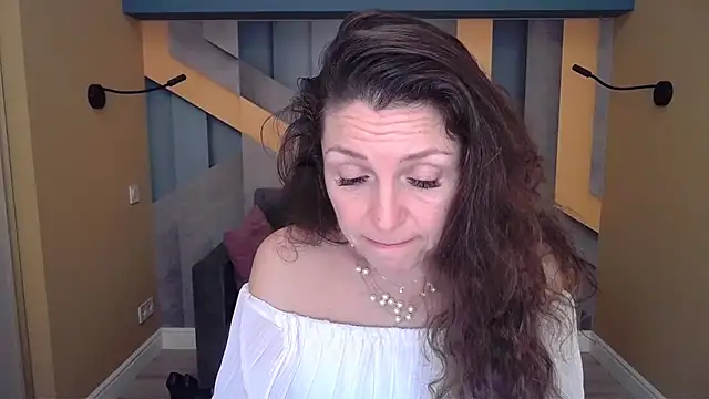 EllaLong's Live XXX Chat