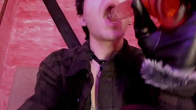 Eliot_X: διαδικτυακό σόου στην κάμερα