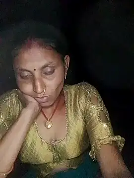 Show modela Juli_rathore na web-kameri