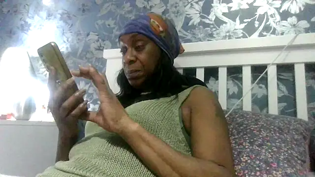 Ebony-SultryX: онлайн-секс-чат