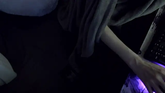 CeriseLapine's Live XXX Chat