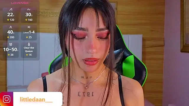 Abril_Velvet_a_ Live XXX-Chat