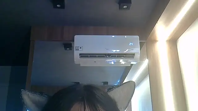 SkinnyKitten webkamerás műsora