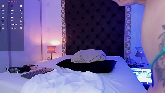 EmmaaCastro élő XXX-chatje