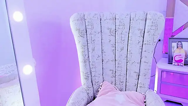 trissha_xk1's Live XXX Chat