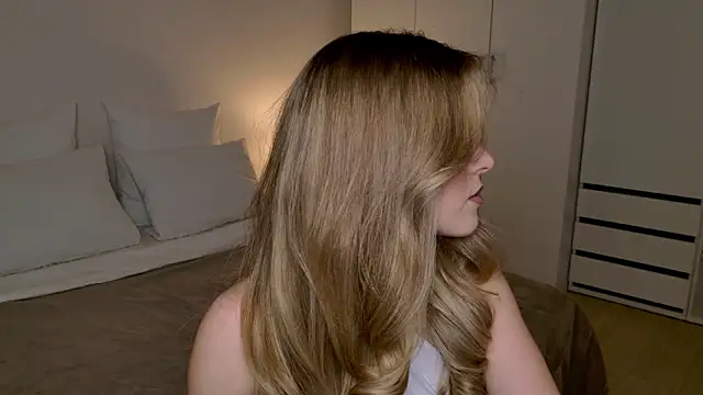 แชท XXX สดของ RozzitaBedberry