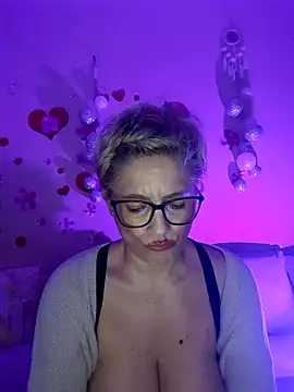 BellaBellaHot's Live XXX Chat