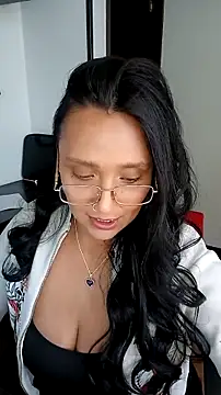 Chatroom XXX en direct de Esmeralda333