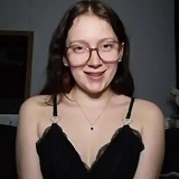 YoungLisaa18 Live XXX-Chat