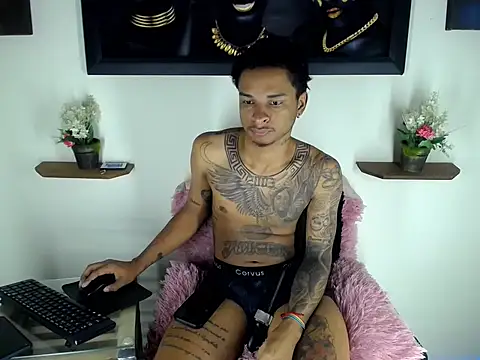 Tatoo_Noahn Webbikameraesitys