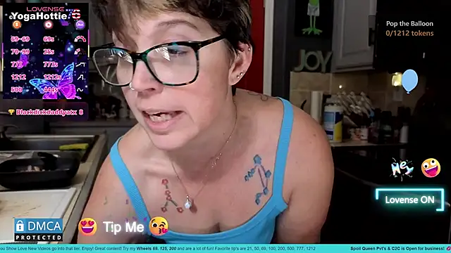 YogaHottie76's Webcam Show