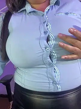 Chatroom XXX en direct de MiiaaJoness