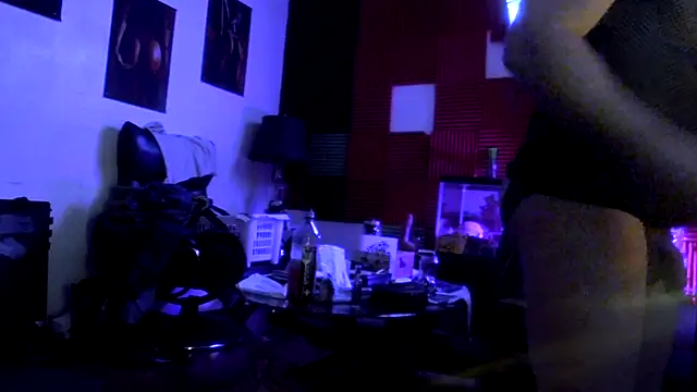 TheHellBilly: διαδικτυακό σόου στην κάμερα