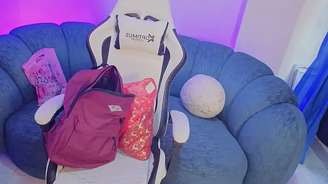 Pokazy przed kamerką – Adie__Brown