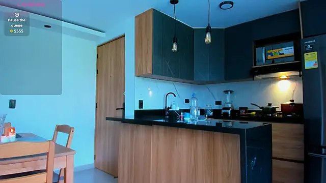 XXX chat uživo modela fitnolan