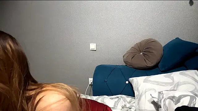 Pokazy przed kamerką – Ur_neighbor_Kira