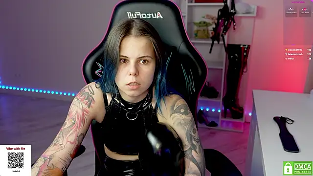 QueenAliceX élő XXX-chatje