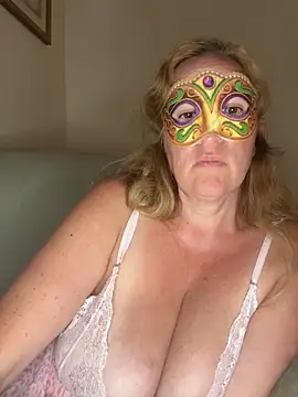 largeboobies30 webkamerás műsora