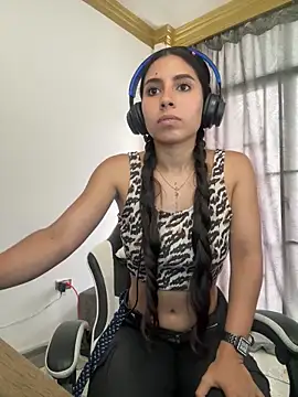 bella-black Chat XXX live