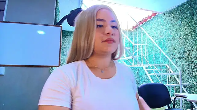 HannaKarson Adlı Modelin Canlı XXX Sohbeti