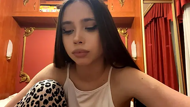 Онлайн чат XXX LauraMystiq