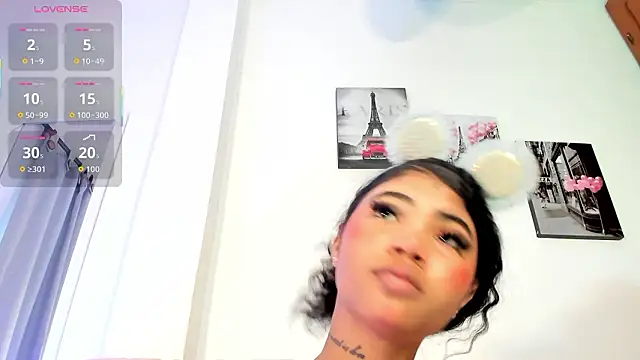 PauleteW10: διαδικτυακό σόου στην κάμερα