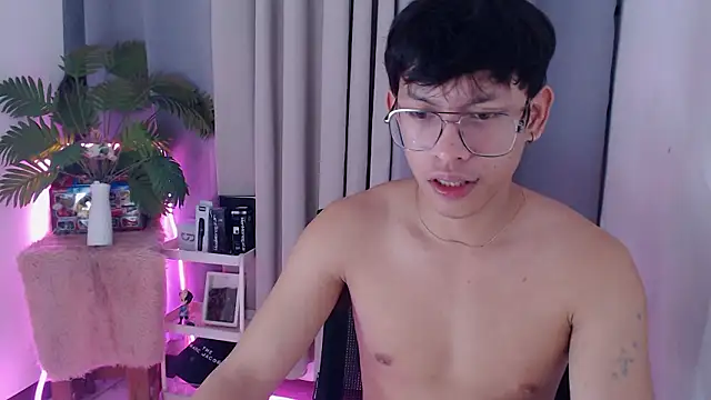 pinkcock_froi2305's Webcam Show