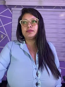 Онлайн чат XXX MiiaaJoness