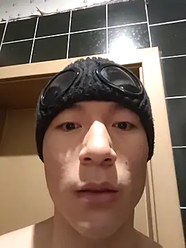 Pokazy przed kamerką – AAASuck