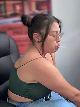 Chatroom XXX en direct de LIZ-06_